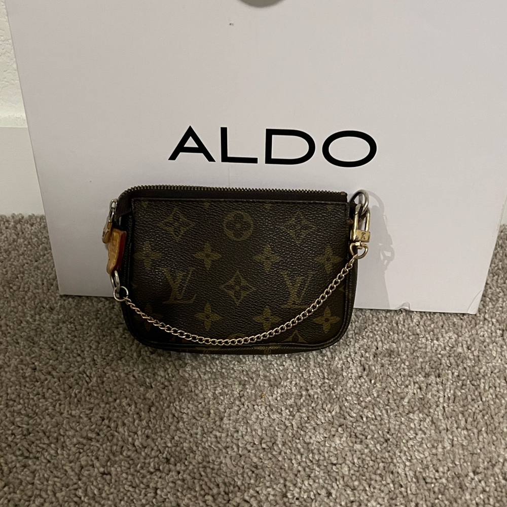 Louis Vuitton Monogram Pouchette